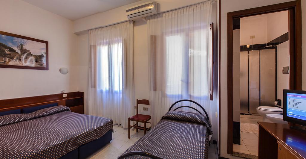 Hotel La Terrazza Кальярі Номер фото