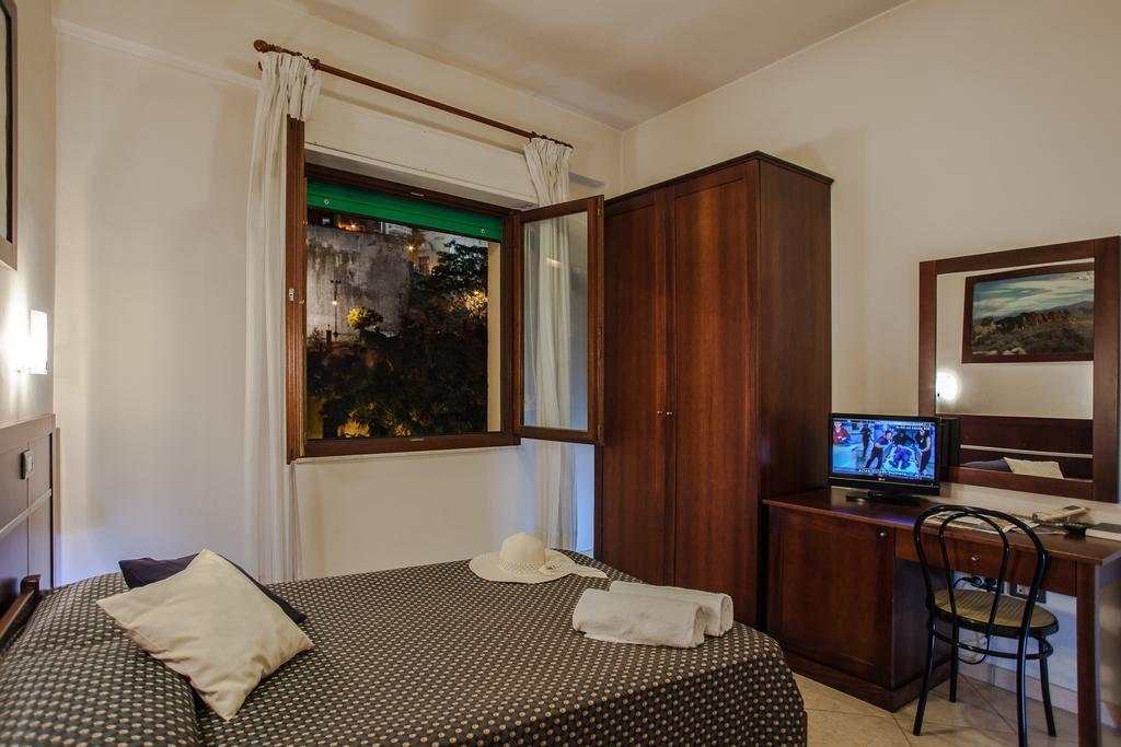 Hotel La Terrazza Кальярі Номер фото
