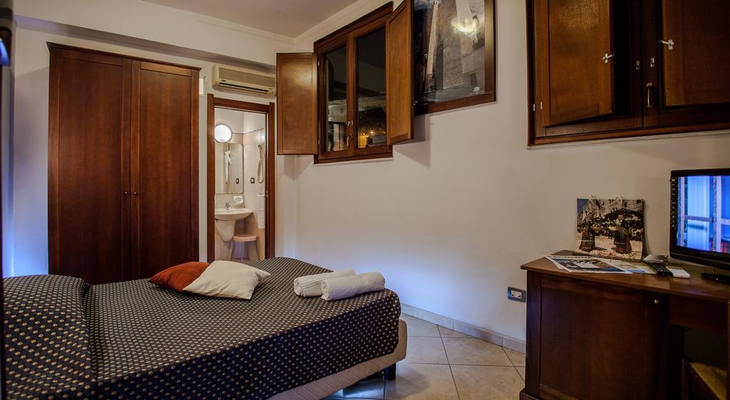 Hotel La Terrazza Кальярі Номер фото