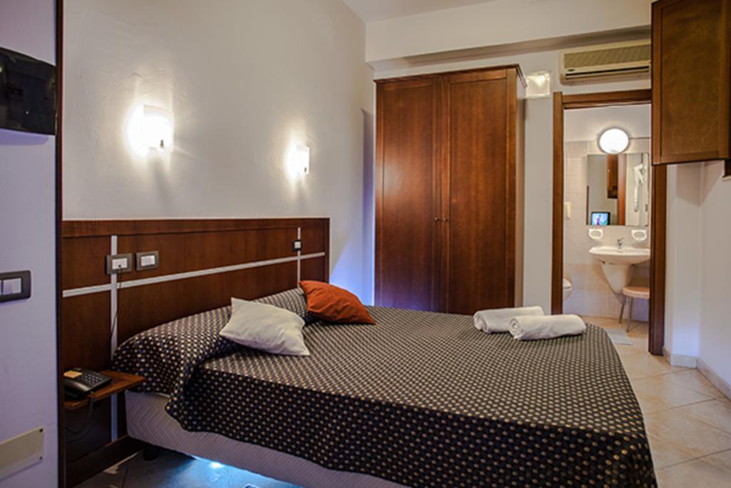 Hotel La Terrazza Кальярі Номер фото