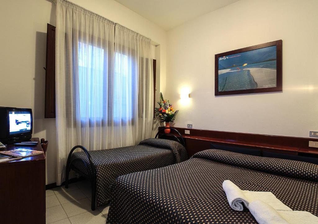 Hotel La Terrazza Кальярі Номер фото