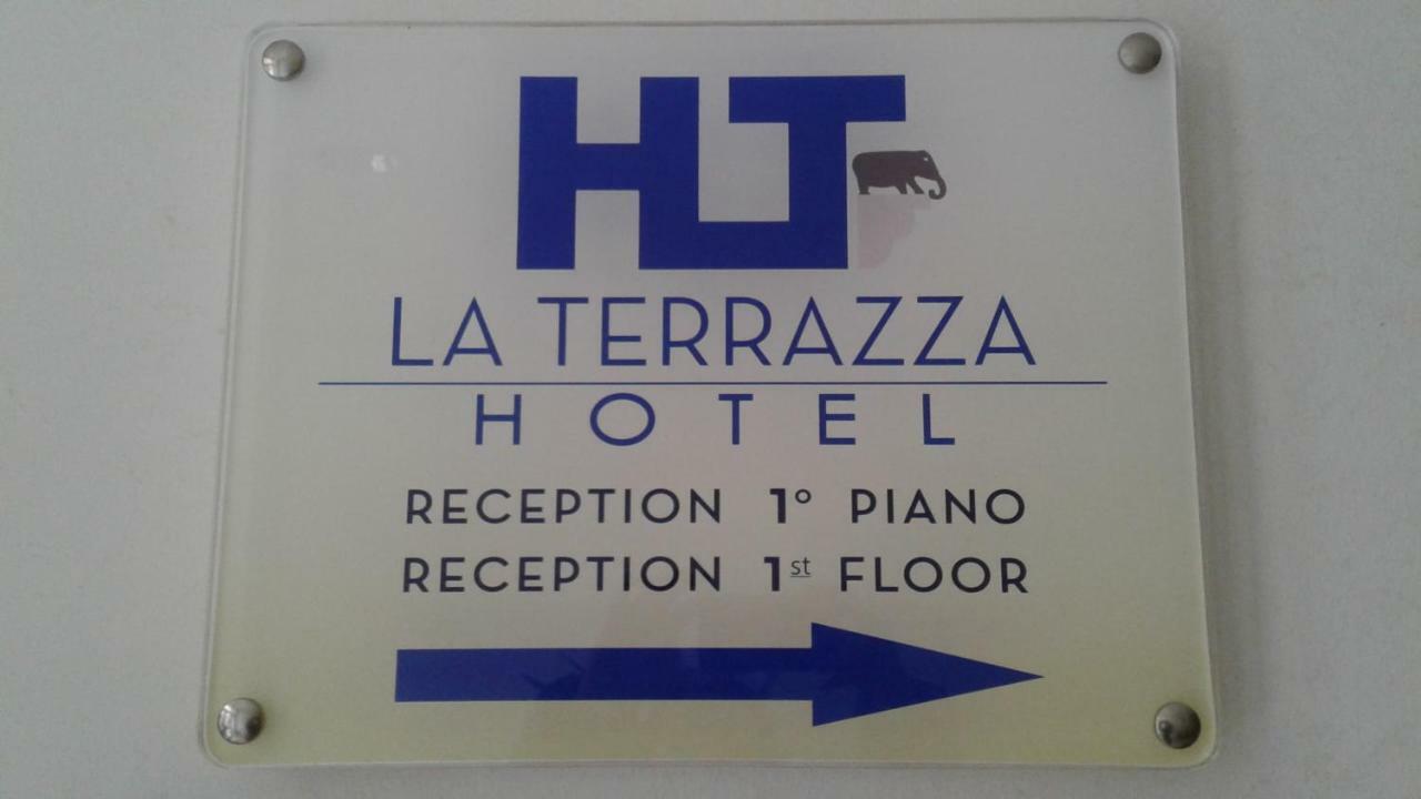 Hotel La Terrazza Кальярі Екстер'єр фото