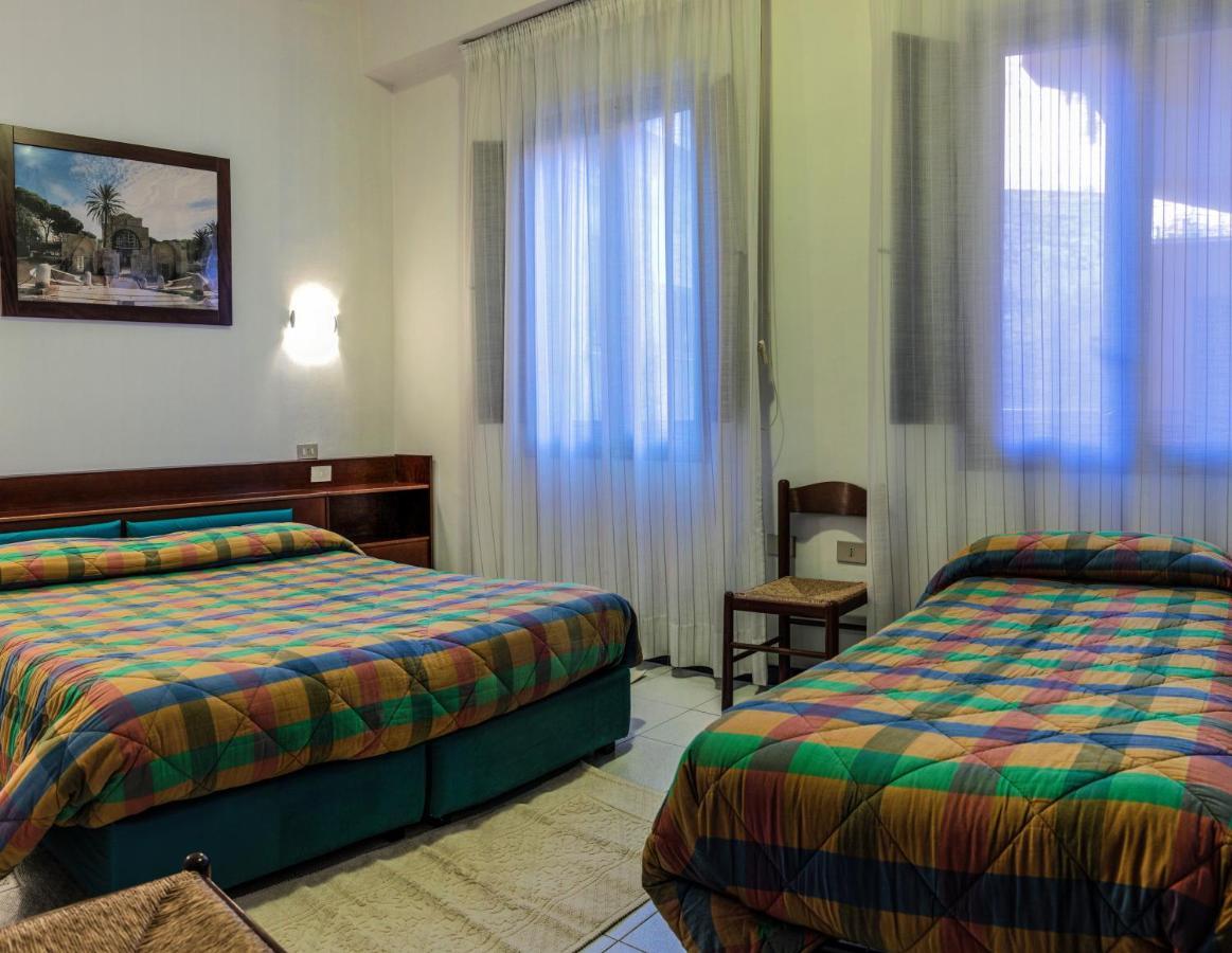 Hotel La Terrazza Кальярі Номер фото